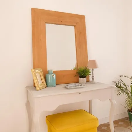 Apartment La *